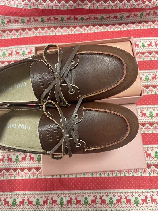 Elegant Miu Miu Brown Leather Women's Boat Shoes - Picture 4 of 9